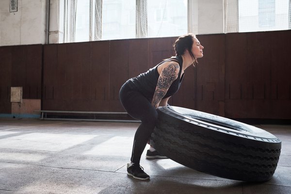 Quels sont les bénéfices de l'entraînement avec des poids libres pour les athlètes de judo?
